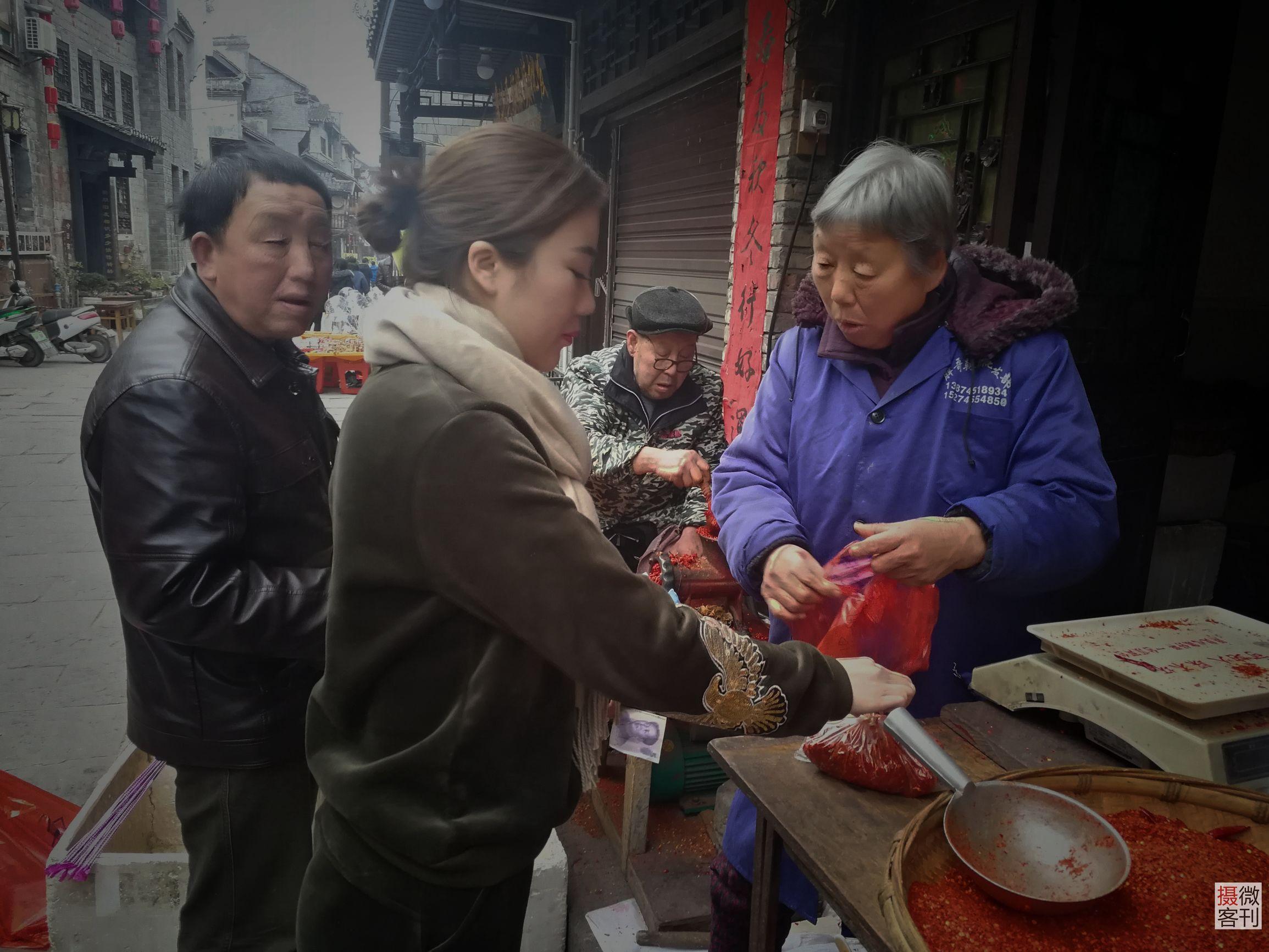 今日股市最新行情分析与小巷特色小店探秘